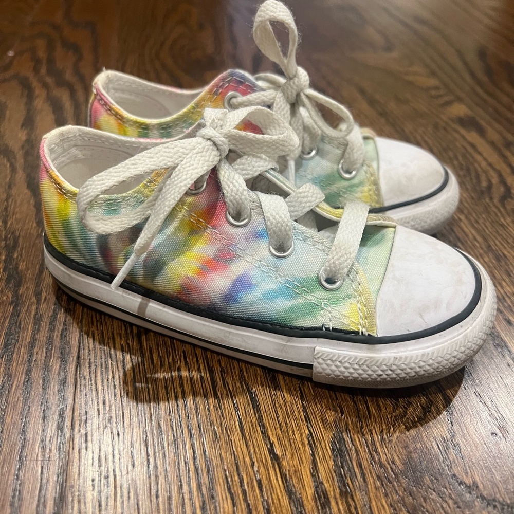 Converse Toddler Tie-due rainbow chuck taylors